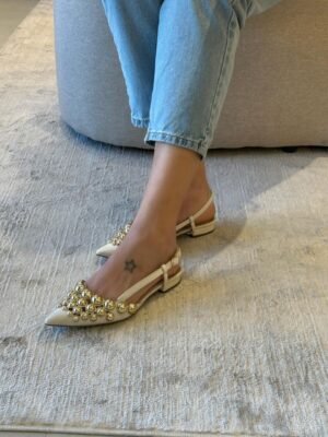 Slingback com esferas